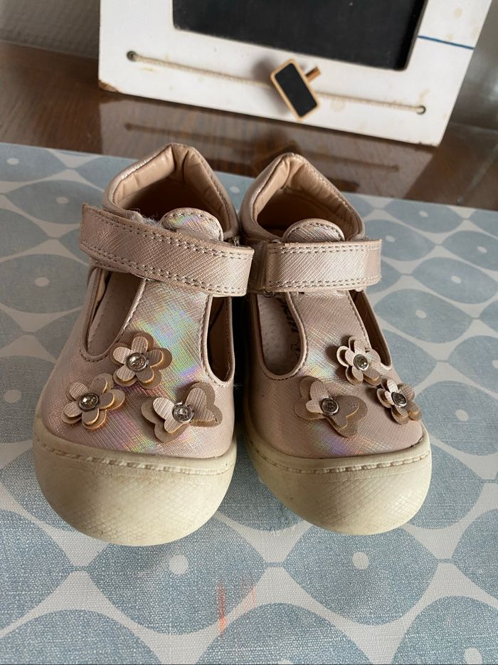 Chaussure fille taille 22 - photo numéro 3