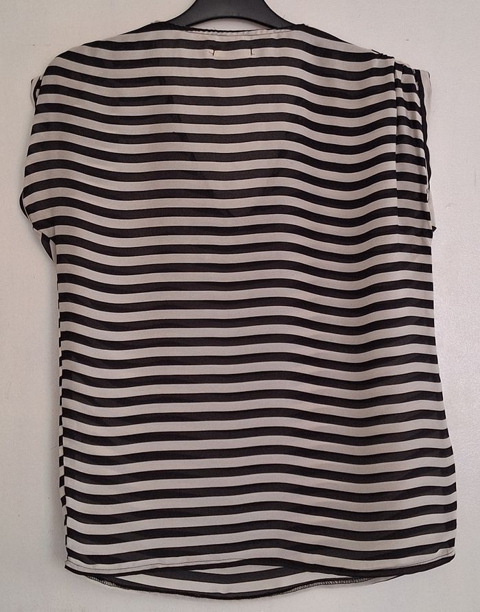 Blouse transparente rayée avec épaules à clous - photo numéro 4