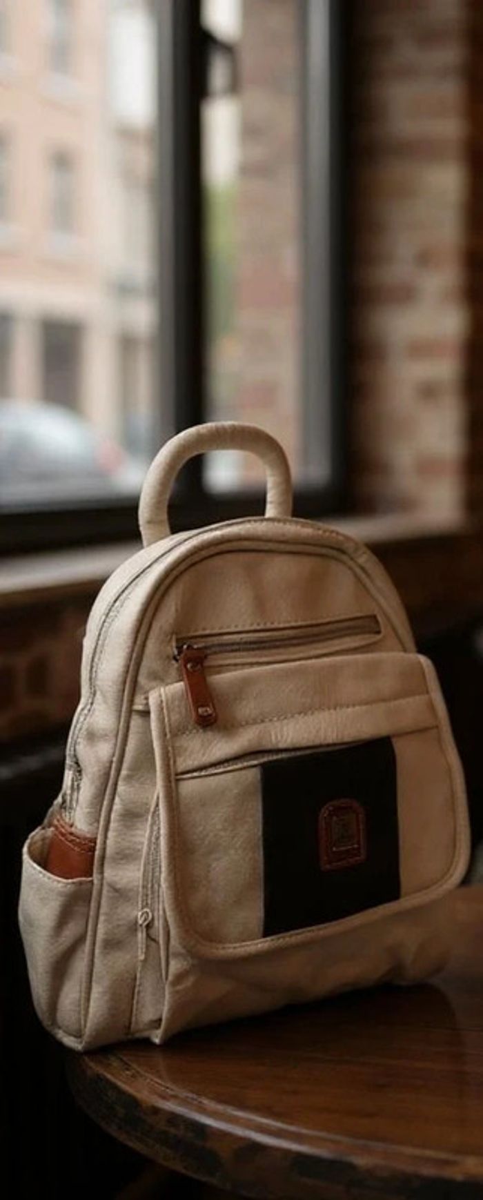 Petit sac à dos en cuir polyuréthane crème