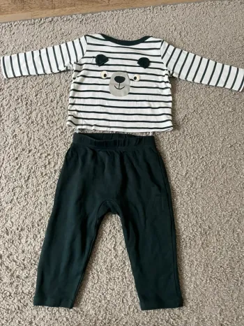 Tee shirt manche longue et pantalon