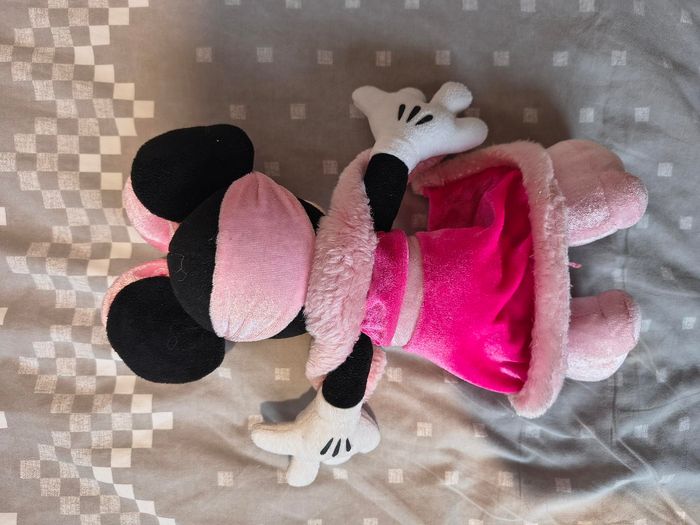 Disney peluche Minnie velours rose manteau et écharpe fourrure 30 cm env - photo numéro 5