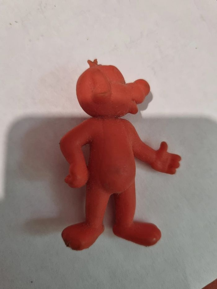 figurine monochrome pif le chien