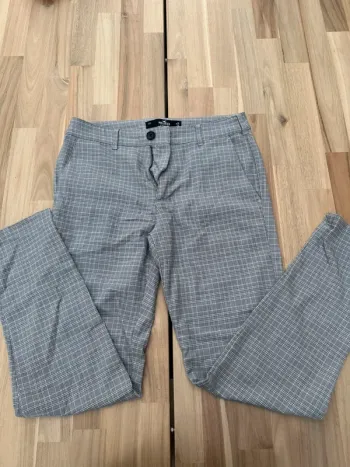 Chino gris