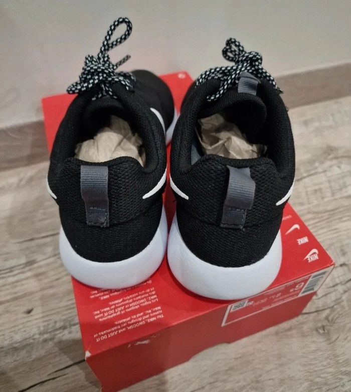 Basket Nike Roshe 37,5 Neuve - photo numéro 5