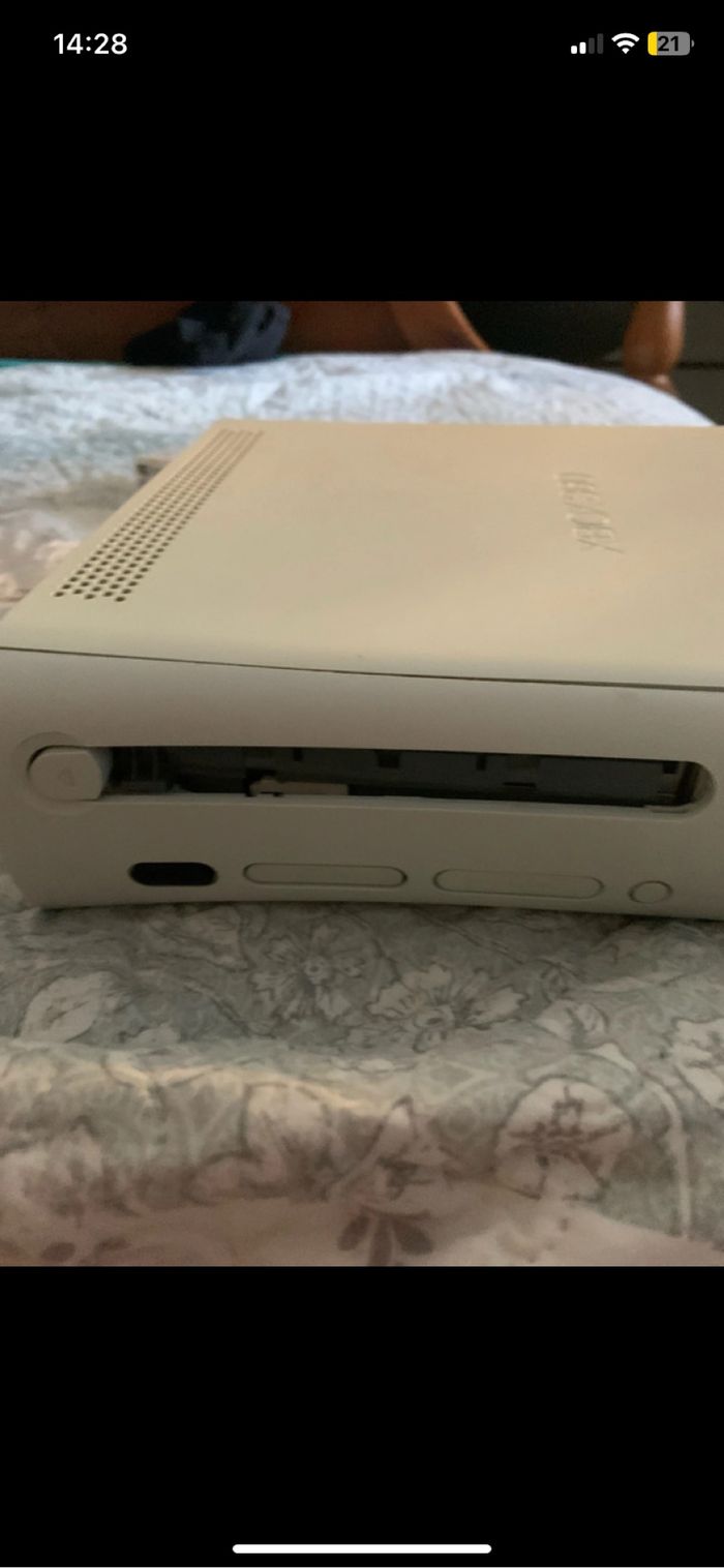 Xbox 360 fonctionne parfaitement avec c’est câble - photo numéro 7