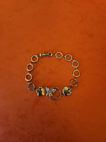 Petit Bracelet doré motif papillon brillant
