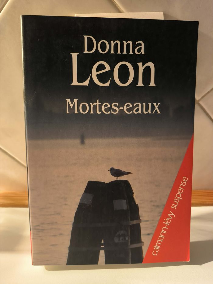 livre Mortes-Eaux - Leon Donna en tres bon etat ref EC
