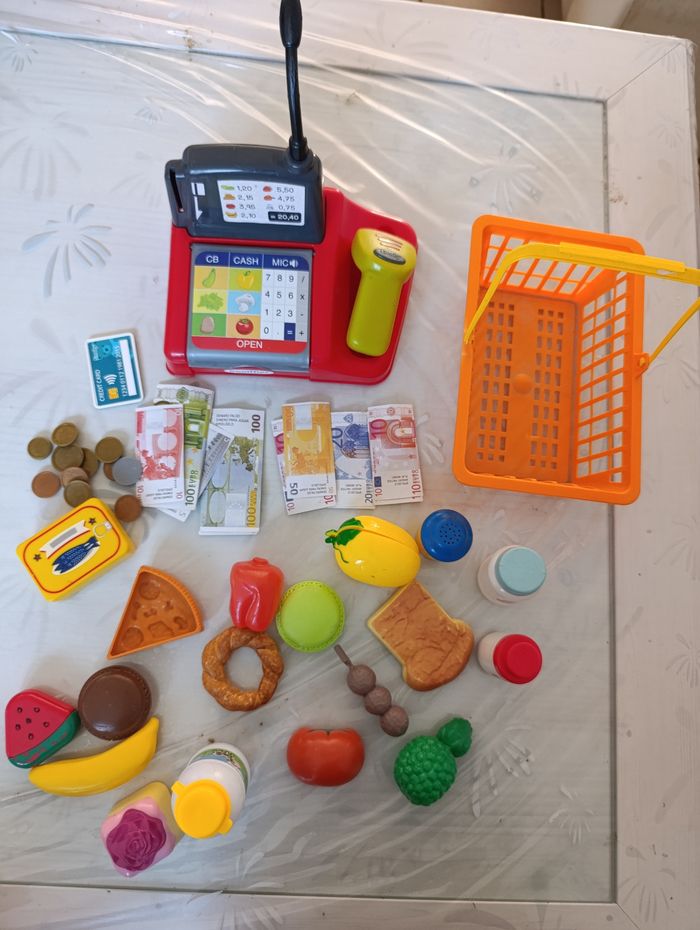Lot jouets caisse dinette panier