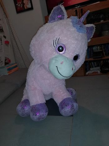 Grosse licorne en peluche