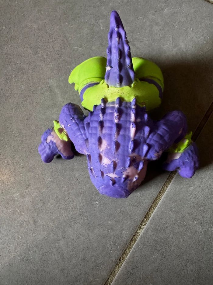 Figurine type goo jit zu - Crocodile / Dinosaure / Aligator - Squad Figurine / stretcherz stretch