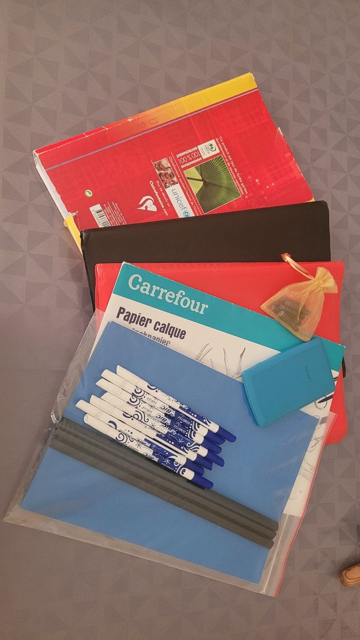 Lot de fournitures scolaires - photo numéro 9