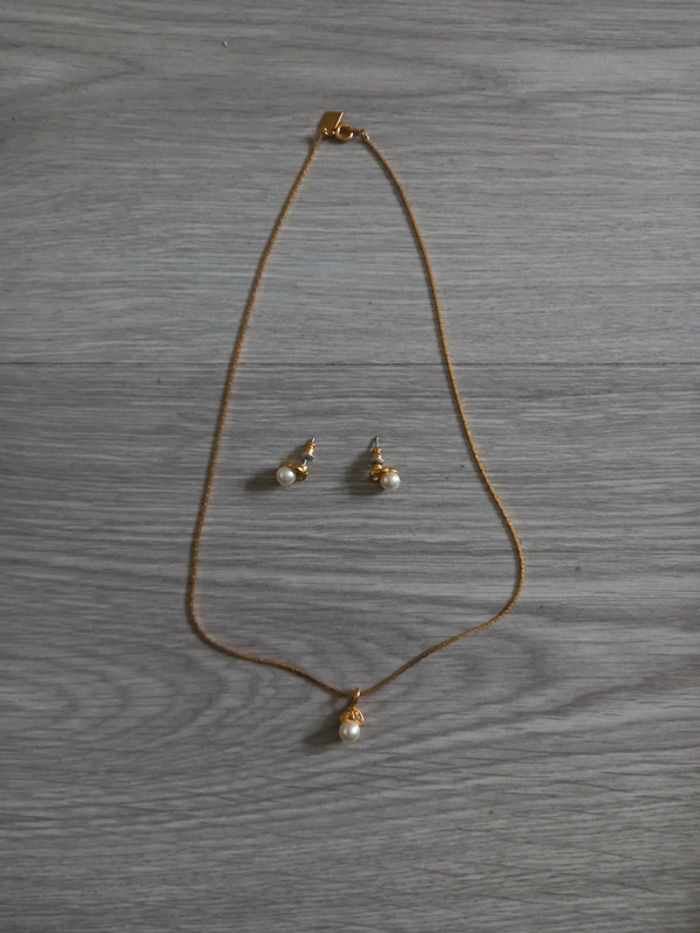 Collier + boucles d'oreilles assorties