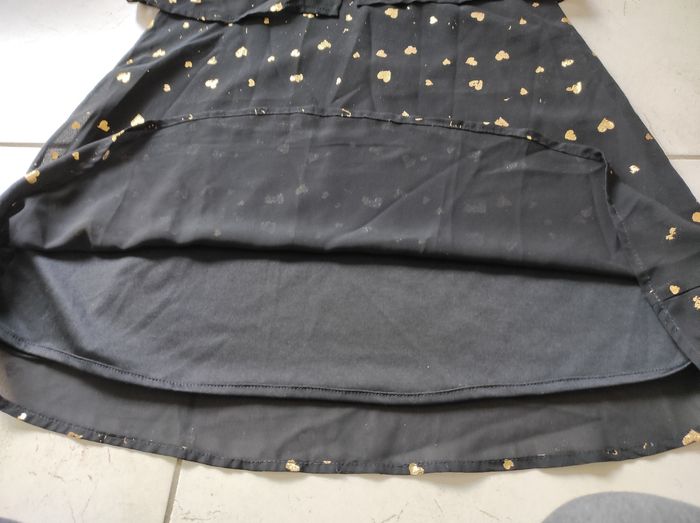 Robe tunique noire et coeur dorée 8 ans neuve - photo numéro 3