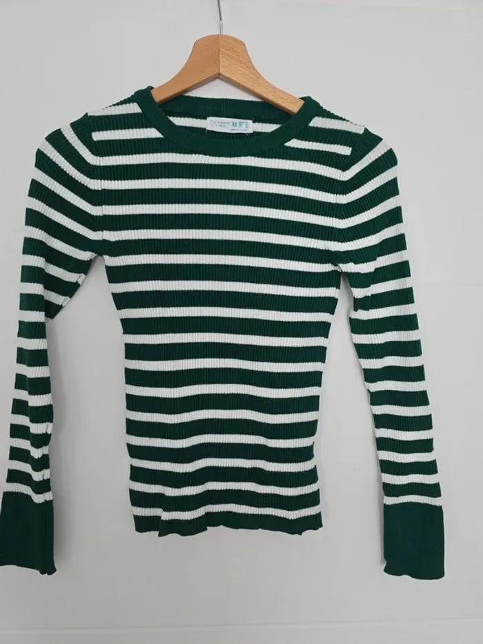 Pull rayé blanc et vert