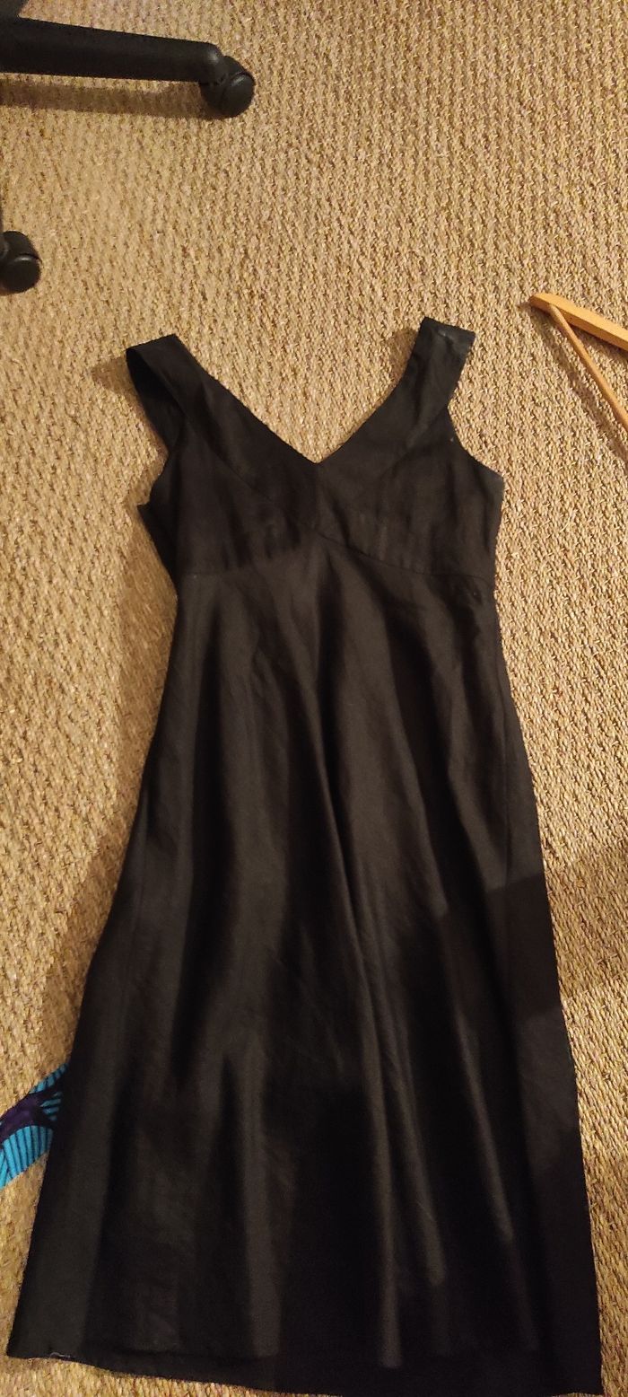 Robe cocktail noire avec strass noirs