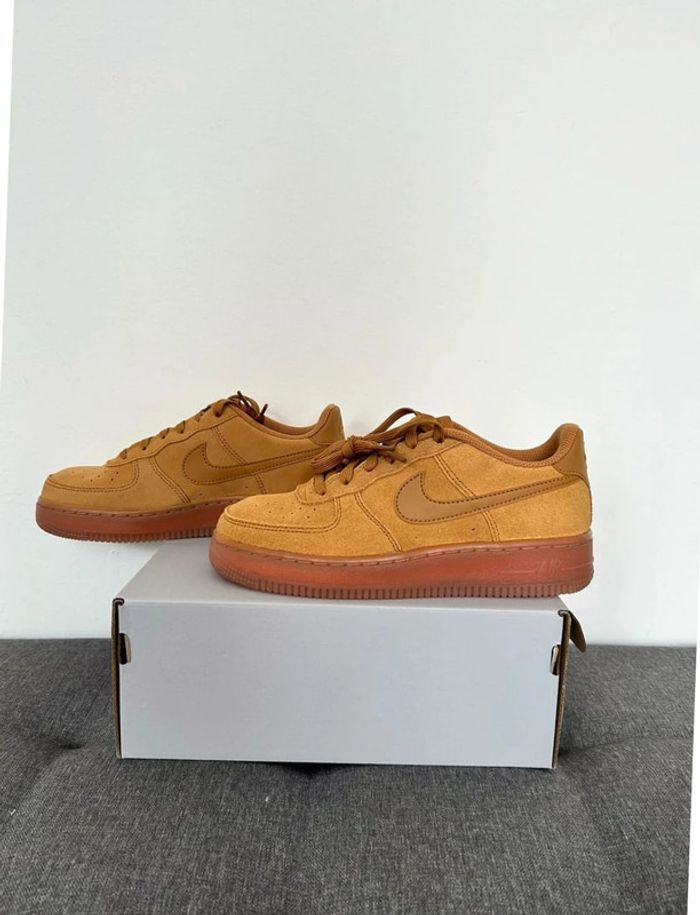 Nike air force 1 LV8 - photo numéro 3