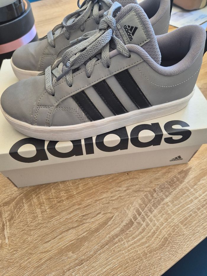 Adidas taille 35 - photo numéro 2