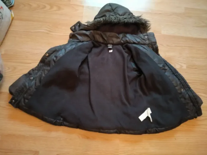 doudoune à capuche noire. ZARA. filles. taille 5 ans - photo numéro 5