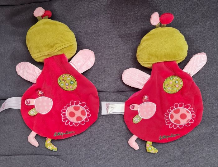 Lot de 2 doudous plat coccinelle marionnette doigts  Lize - Lilliputiens - photo numéro 2