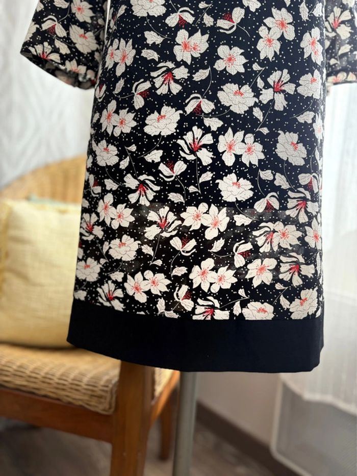 Robe fleuri - camaïeu - en très bon état - taille 38/M - photo numéro 2