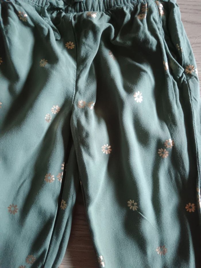 Pantalon léger kaki fleurs dorées 2-3 ans 98 cm H&M - photo numéro 2