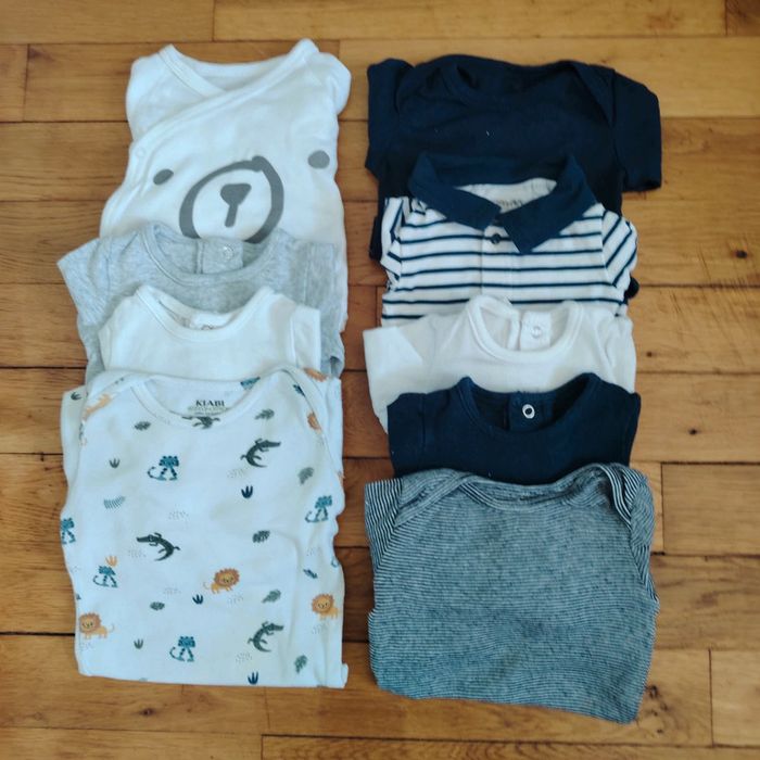 Lot bodies taille 3 mois