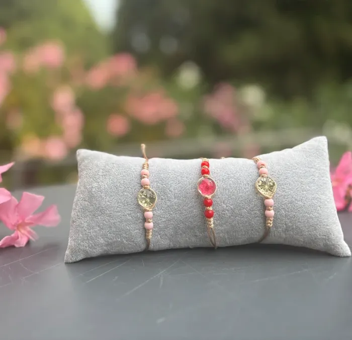Bracelet perle en résine et fleur sécher