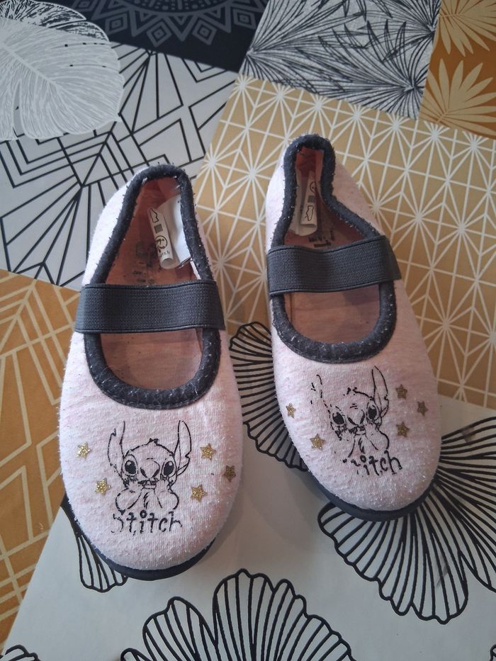 Chaussons pantoufles fille rose stitch pointure 27