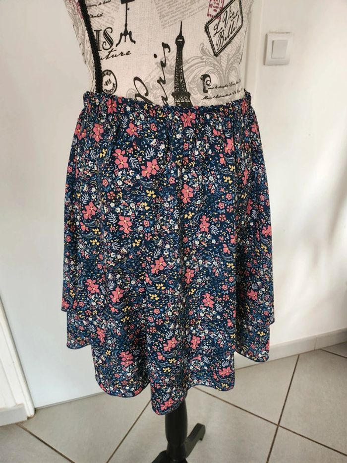 Très ravissante Jupe Fleurie de marque Actuelle et de taille 38 - photo numéro 3