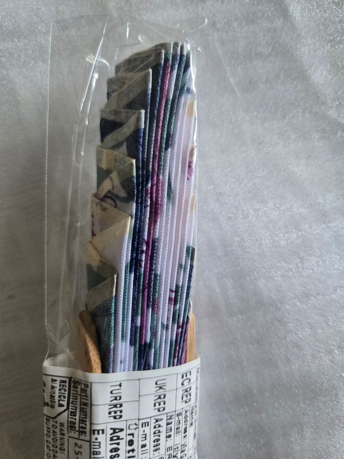 Eventail fuschia violine, bleu et vert aux courbes arrondies - photo numéro 3