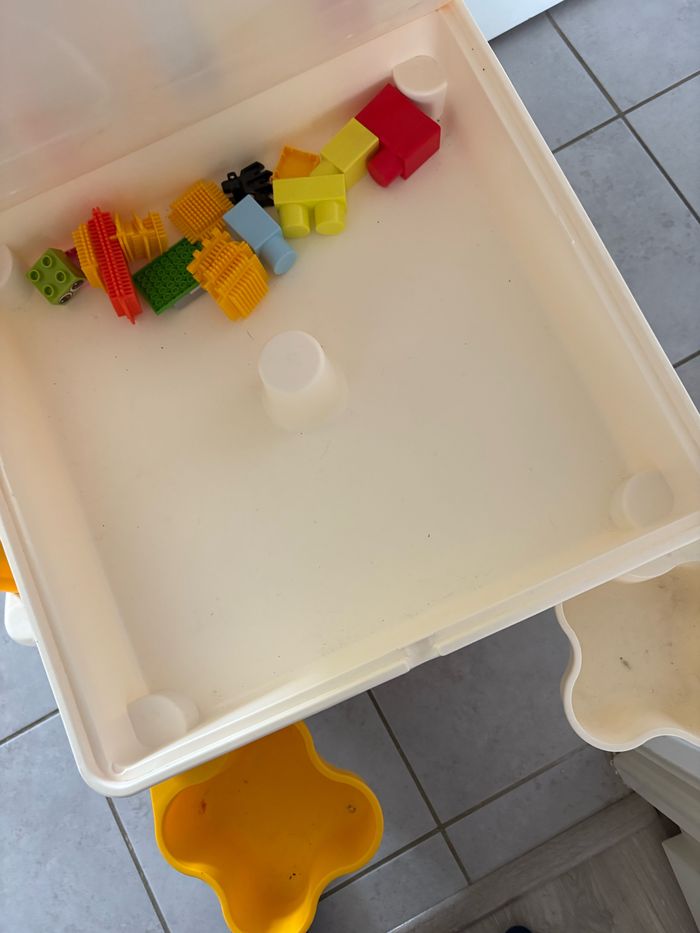 Table lego avec chaise - photo numéro 8
