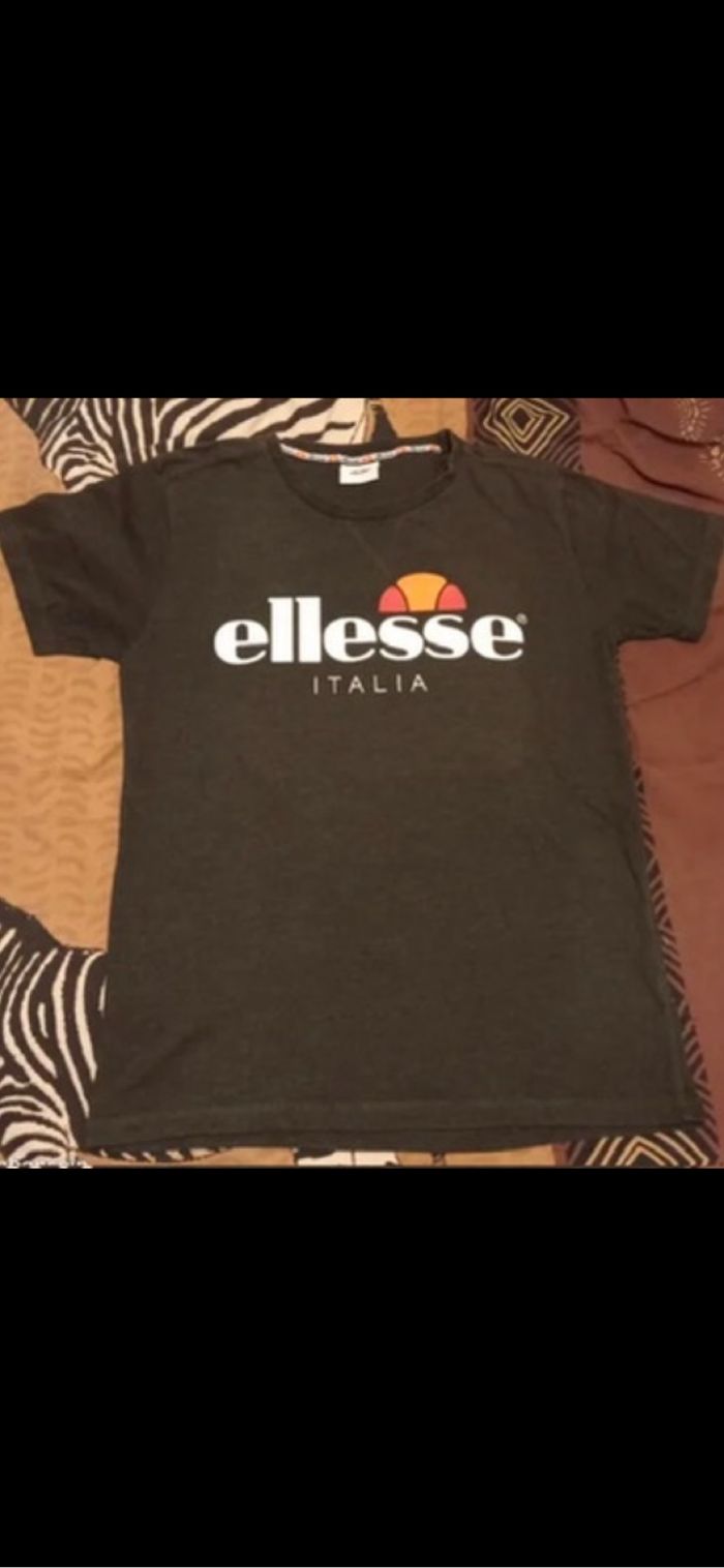 Pull à capuche et tee shirt ellesse taille S couleur kaki - photo numéro 2