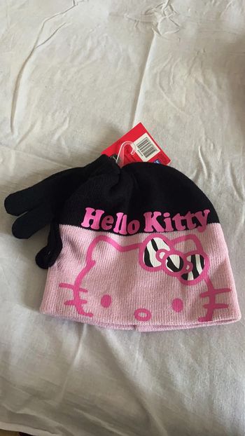 Lot bonnet et gants hello kitty