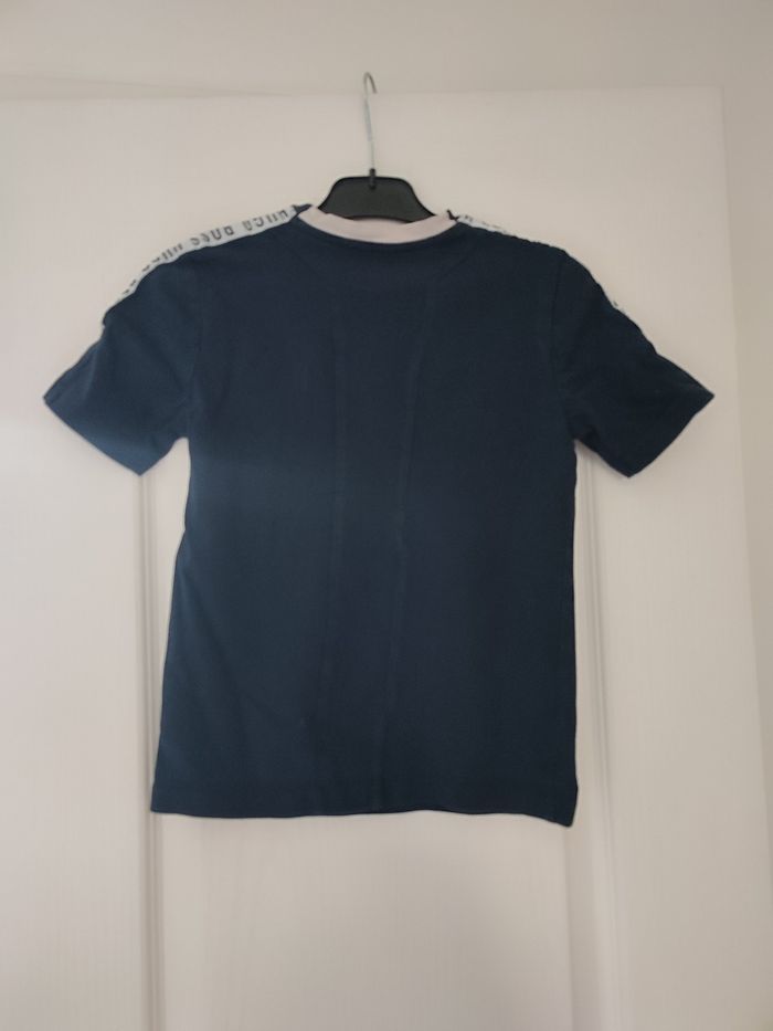 Tee shirt bleu marine Hugo Boss taille 8 ans - photo numéro 4