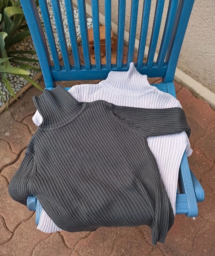2 pulls côtelé a col montant rose clair et gris foncé Okaïdi 8 ans