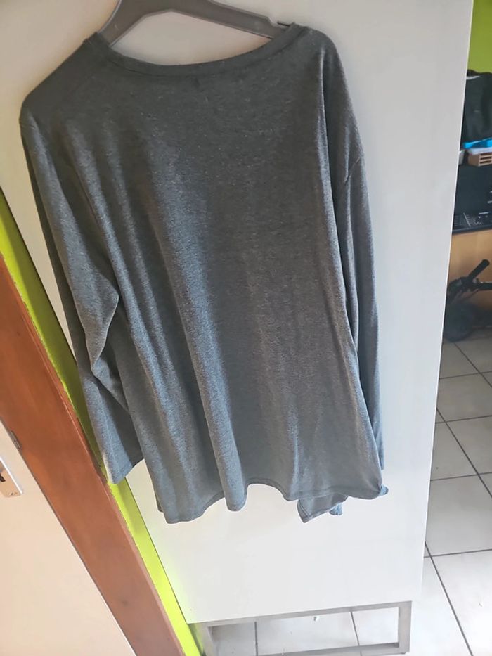 Pull avec papillon - photo numéro 3