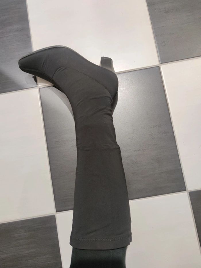 Très belles bottes ajustées noires P38 - photo numéro 2