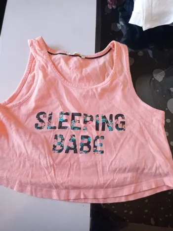 Crop top rose avec motif