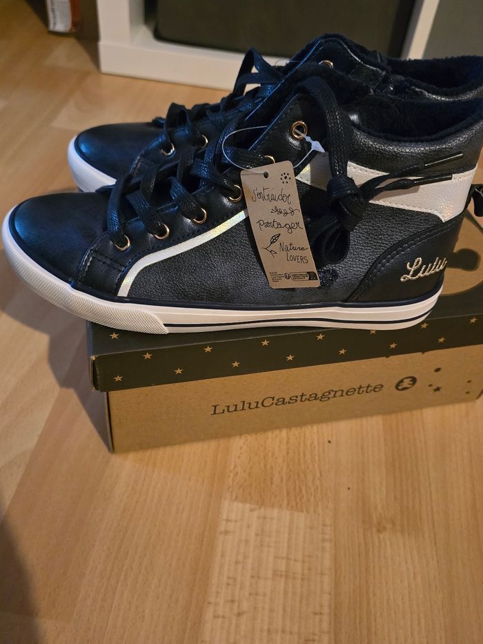 NEUVES (non portées) 🏷🏷🩷😍🤩superbes baskets chaudes pointure 35 fille🩷😍🤩 - photo numéro 2