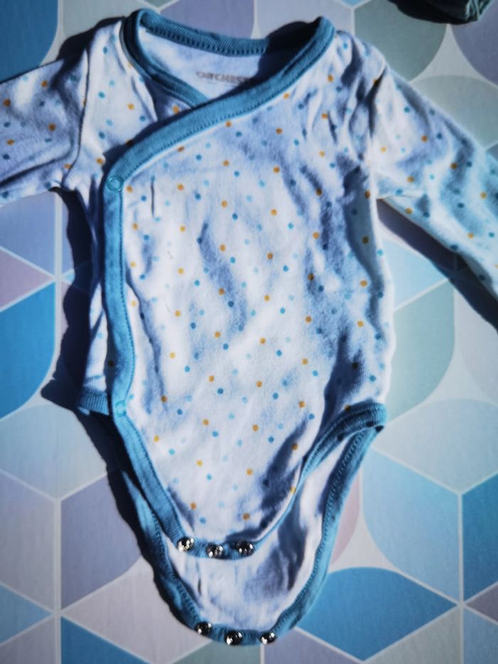 D1111 - body garçon 1 mois - photo numéro 2