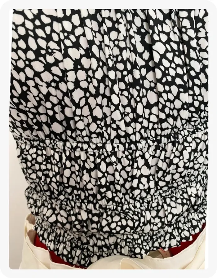 Top satiné smocké imprimé noir et blanc Tally Weijl - photo numéro 2