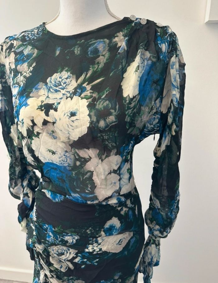 Robe à fleurs bleue et blanche Zara T38 M NEUVE - photo numéro 2