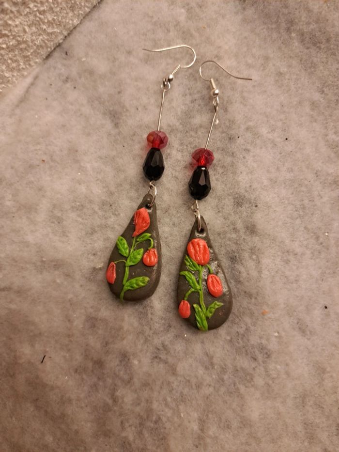Boucles d'oreilles pendante noir rouge et vert - photo numéro 6