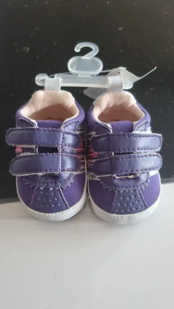 Chaussures / baskets bébé fille NEUVE