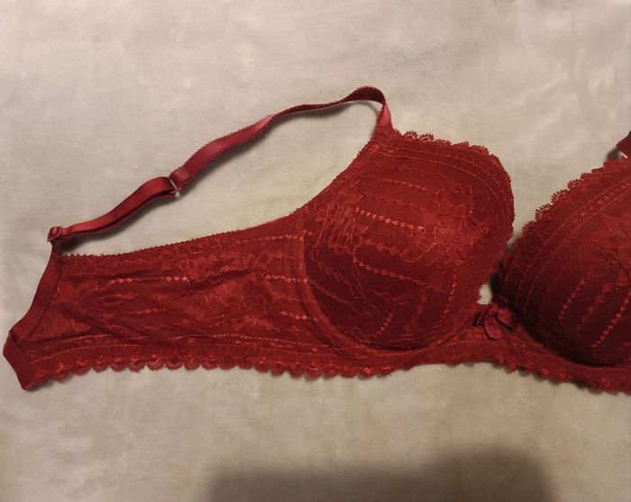 Soutien gorge rouge bordeaux - photo numéro 2