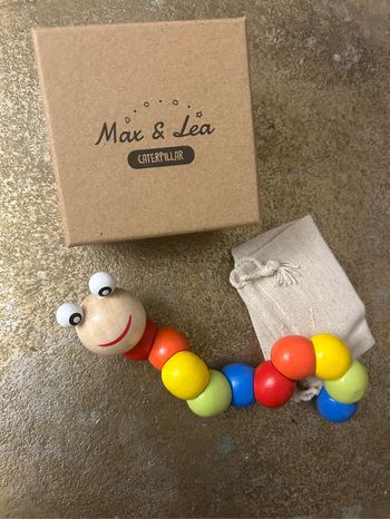 Petite chenille en bois