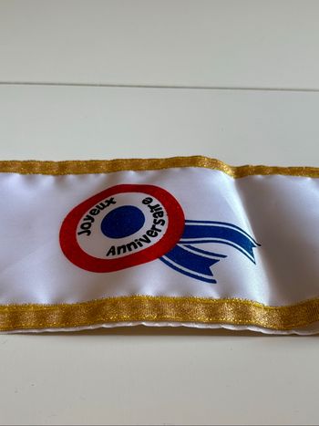 Écharpe Miss 18 ans blanche avec bordure dorée – Anniversaire