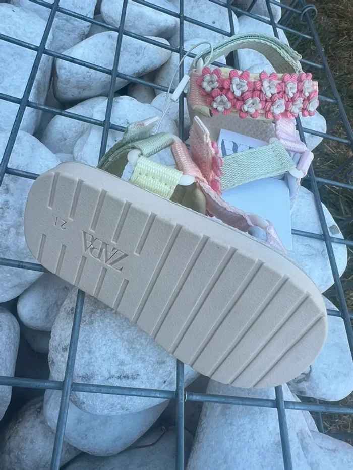 Sandales à brides Zara fleuries - photo numéro 2