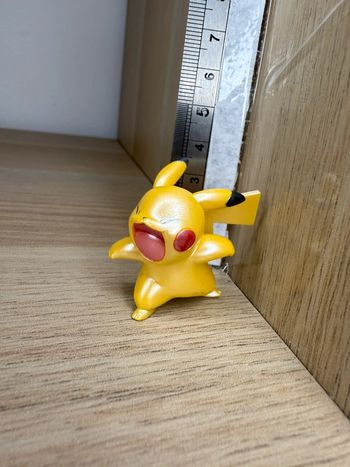Figurine pikachu brillante Pokémon