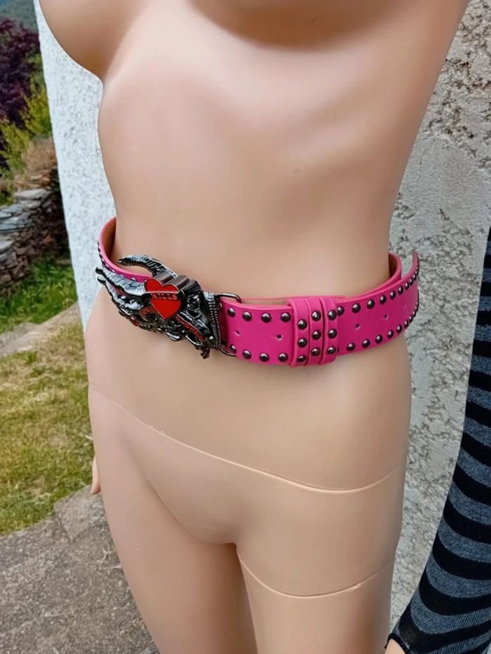 Ceinture Punk Fushia – L’amour tue, mais le style ressuscite - photo numéro 3